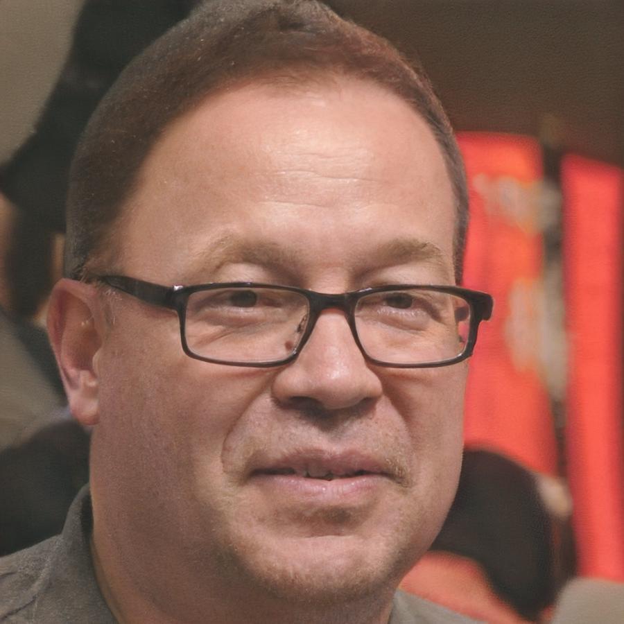 Retrato de Fabián Moliner, egresado del curso de gestión presupuestaria